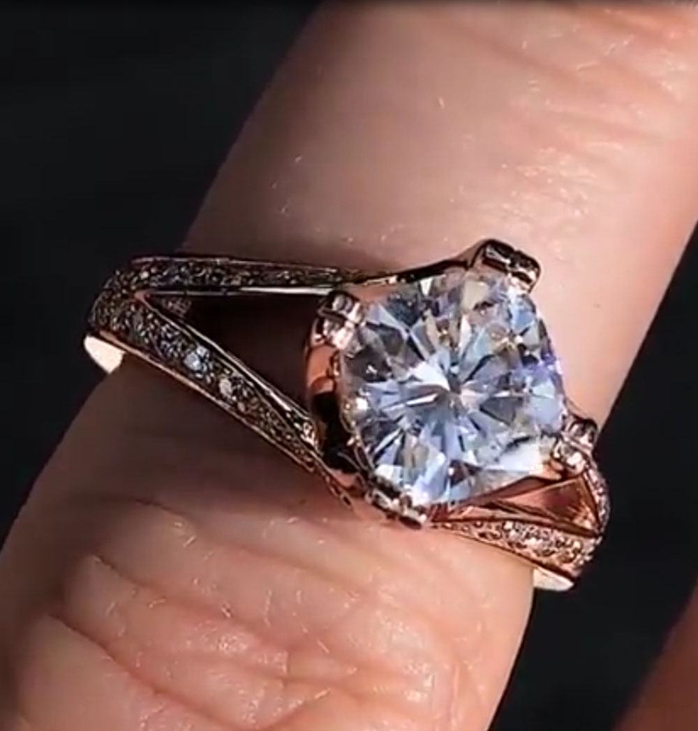Custom Solid 10K Rose Gold Wom - Moissanite Engagement Ring 1 Carat recension och pris